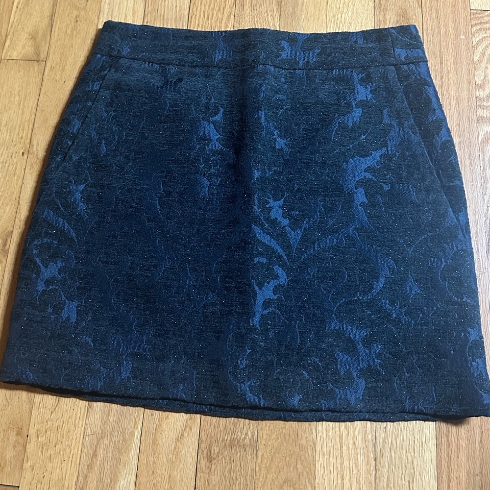 LOFT Size Small Black and Navy Blue Patterned Skirt